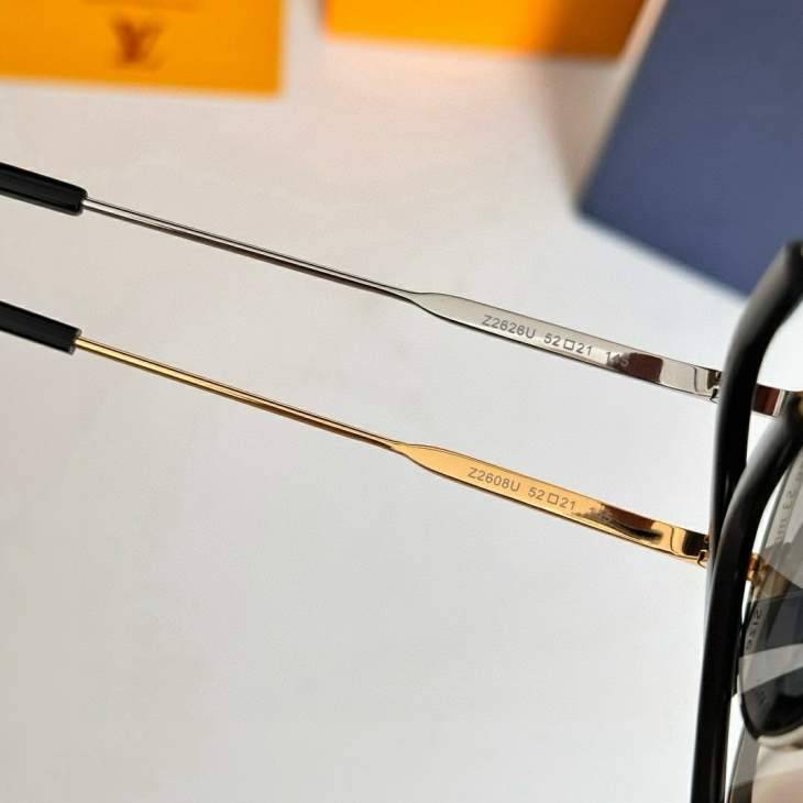 Picture of Louis Vuitton Sunglasses _SKUfw77710102fw